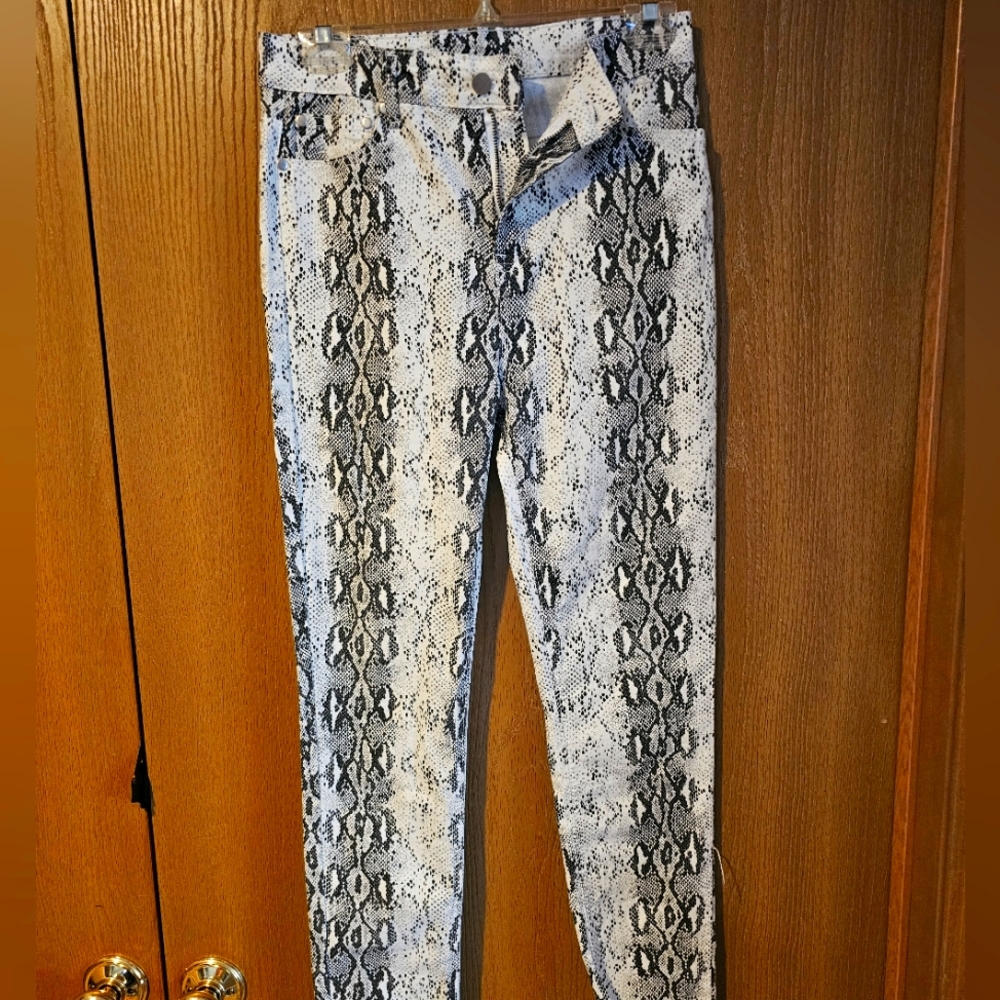 M ankle length snakeskin pants